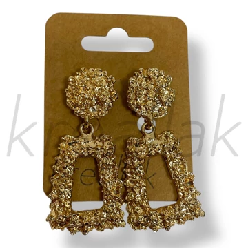 Arany színű kis trapéz fém fülbevaló