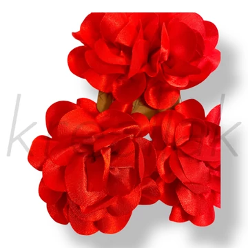 Piros szatén virág fülbevaló