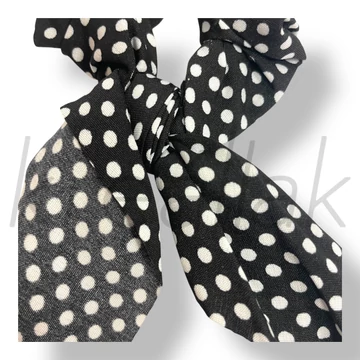 Fekete-fehér pöttyös masni hajgumi