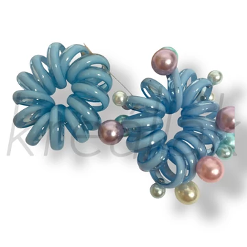 Kék gyöngyös spirál hajgumi