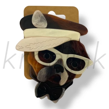 Barna szemvüveges kutya kitűző