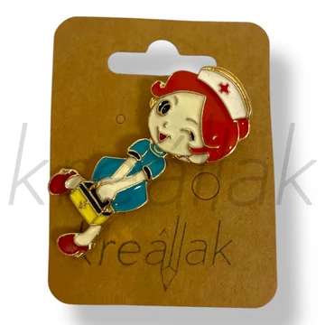 Piros hajú nővérke kitűző