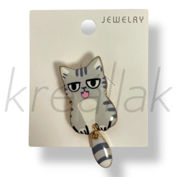 Szürke csíkos farkú kis cica kitűző