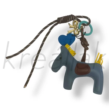 Szürke bőr lovas kulcstartó