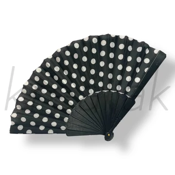 Fekete alapon fehér pöttyös legyező