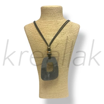 Szürke plasztik lapos nyaklánc 