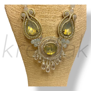 Törtfehér gyöngyös nyaklánc