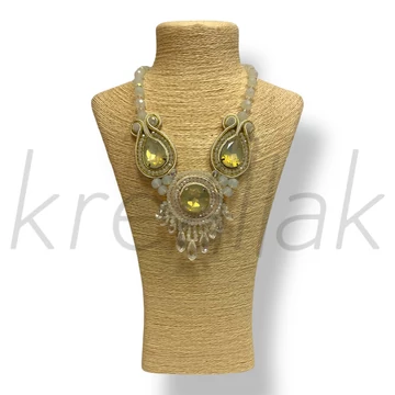 Törtfehér gyöngyös nyaklánc