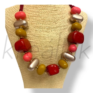 Piros színes gyöngyös nyaklánc