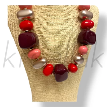 Piros kocka gyöngyös nyaklánc