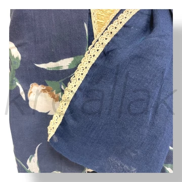 Sötétkék virágos kendő