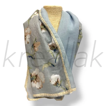 Világoskék virágos kendő