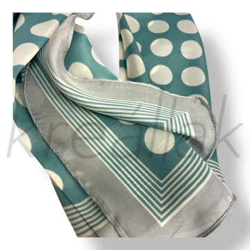 Menta pöttyös kendő