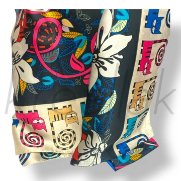 Sötétkék cicás-virágos selyem sál