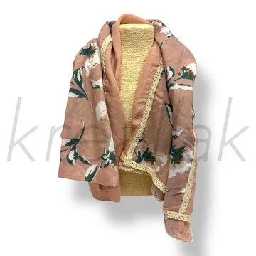 Rózsaszín virágos kendő