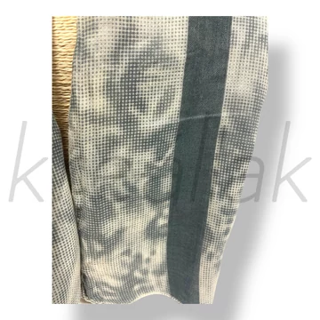 Szürke mintás sál