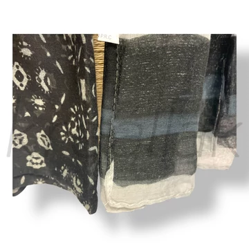 Fekete  virág-csíkos sál 