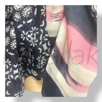 Fekete-pink csíkos-virág sál