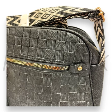 Válltáska - Fekete válltáska mintás pánttal