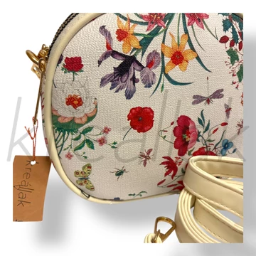 Virágos válltáska