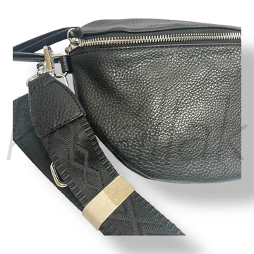 Fekete válltáska magába mintás pánttal