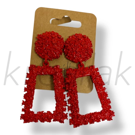 Piros trapéz fém fülbevaló 