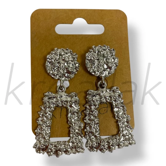 Ezüst színű kis trapéz fülbevaló