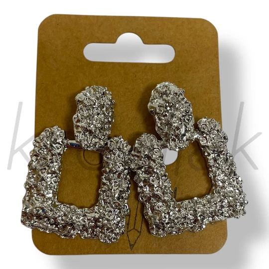 Ezüst színű kocka fém fülbevaló