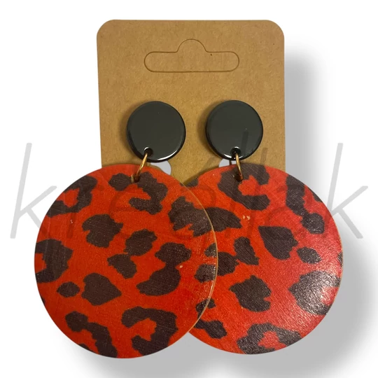 Piros párduc mintás fa fülbevaló