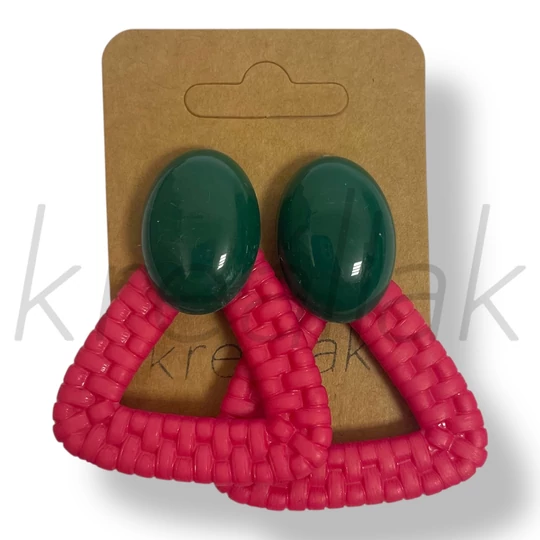 Pink háromszög plasztik fülbevaló