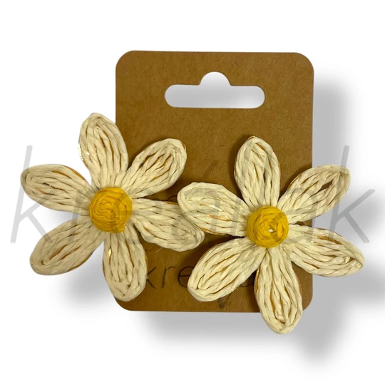 Krém virág fülbevaló