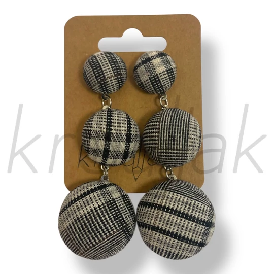 Fekete-fehér kockás fülbevaló