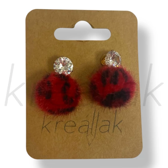 Piros mintás szőr gömb fülbevaló 