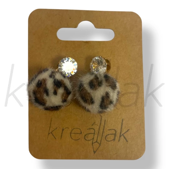 Bézs szőr gömb fübevaló