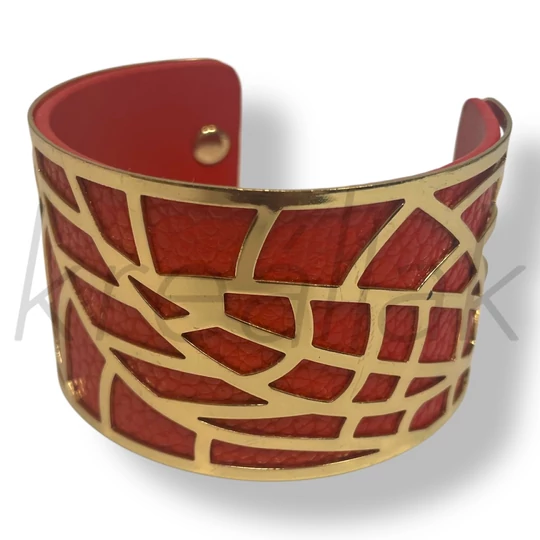 Piros mintás karperec