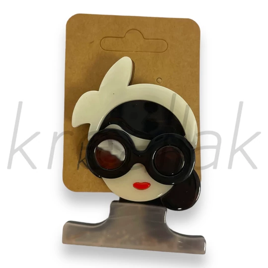 Bross - Napszemcsis lány kitűző szürke