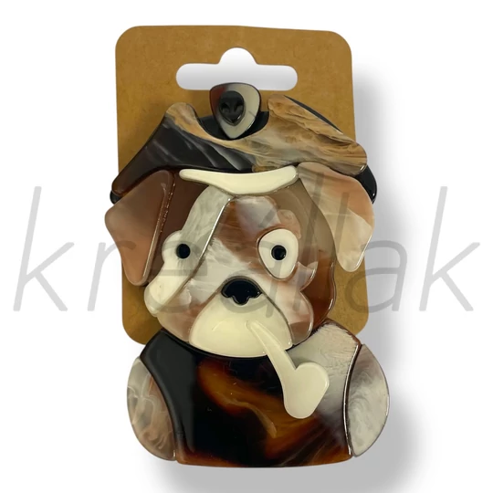 Barna szivaros kalapos kutya kitűző