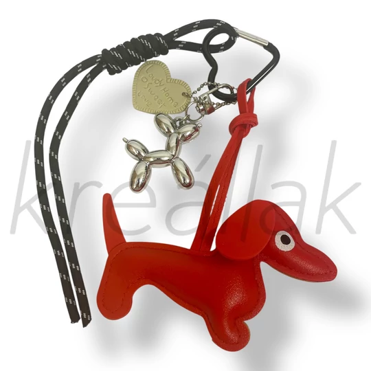 Piros bőr tacsi kulcstartó