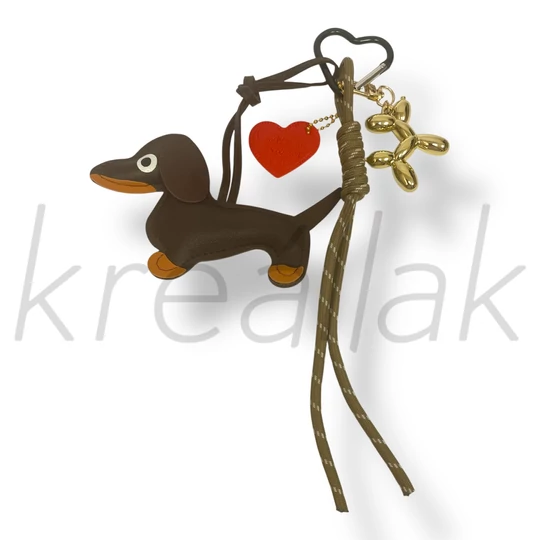 Barna bőr tacsi kulcstartó