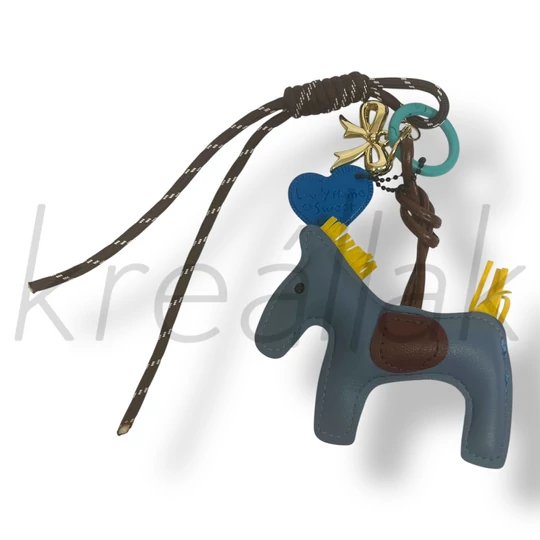 Szürke bőr lovas kulcstartó