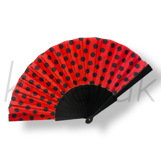 Piros alapon fekete pöttyös legyező