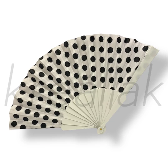 Fehér alapon fekete pöttyös legyező