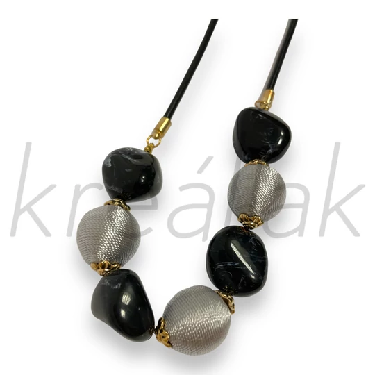 Fekete márványmintás köves nyaklánc