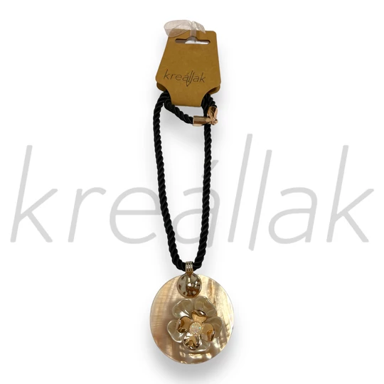 Nyaklánc - Kagyló medálon virág minta