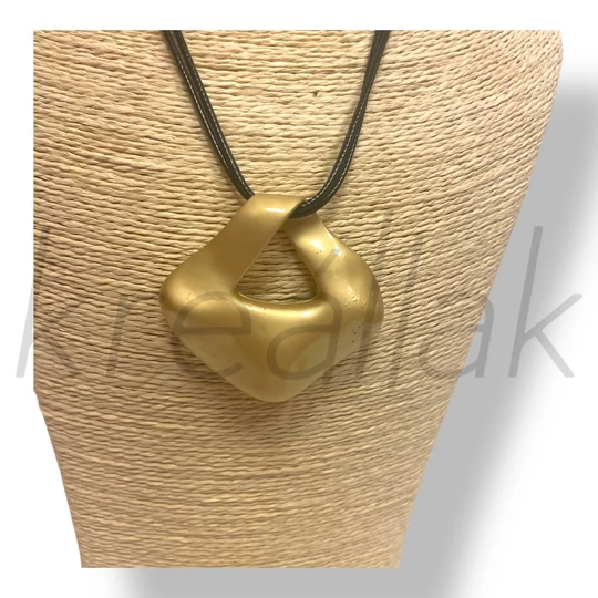 Arany lapos nyaklánc