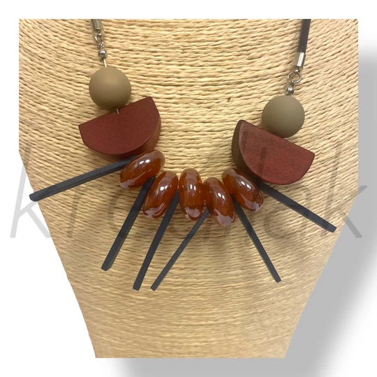 Bordó fa gyöngyös nyaklánc