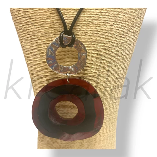 Bordó plasztik lapos nyaklánc