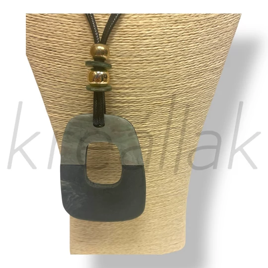 Szürke plasztik lapos nyaklánc