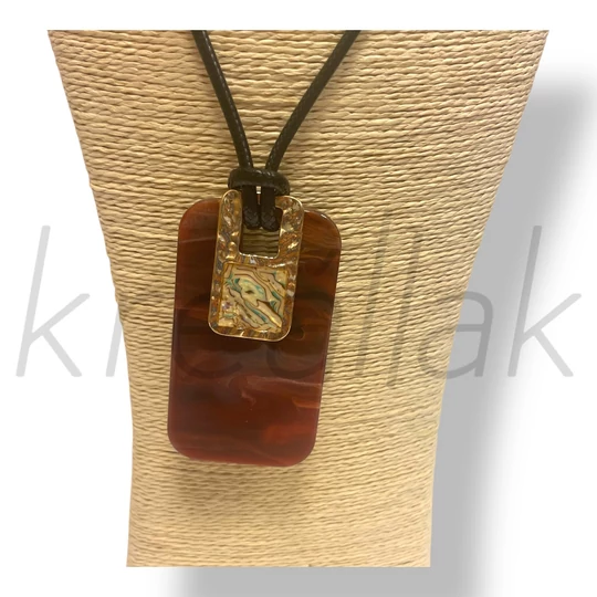 Bordó plasztik lapos nyaklánc