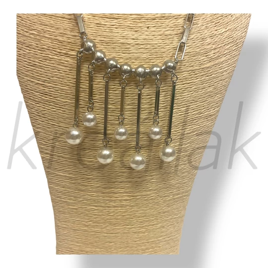 Fehér gyöngyös ezüst nyaklánc